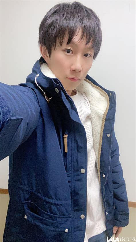 結城結弦 .